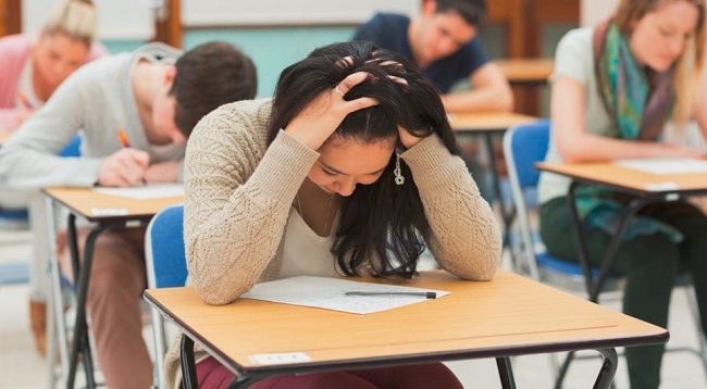 Simularea probelor scrise pentru bacalaureat și evaluarea națională are loc în martie