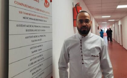 Medicul Singh, acuzat de luare de mită, se poate întoarce în sala de operații