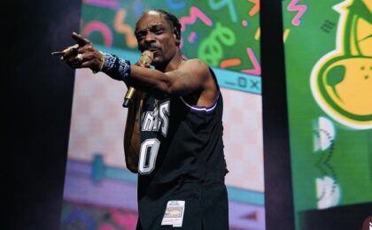 Rapperul Snoop Dogg, un mare fan al canabisului, spune că renunță la fumat