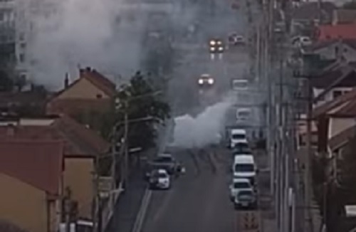 Şofer agresiv în trafic, amendat de poliţişti în urma imaginilor apărute pe internet (video)