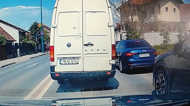 Oameni îngroziți de manevra unui șofer, la Timișoara. Nu faceți ca el!