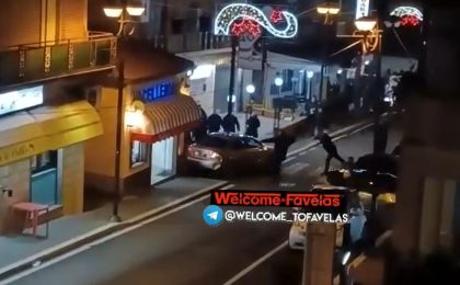 Șofer român, la un pas să fie linșat pe o stradă din Italia după ce a intrat cu mașina într-un grup de trecători