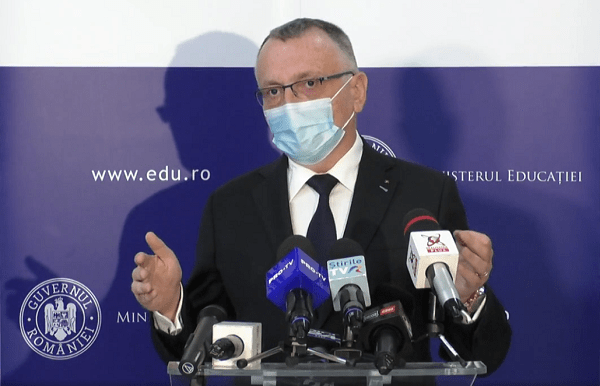 Sorin Cîmpeanu: 10 milioane de teste de salivă ajung în școli