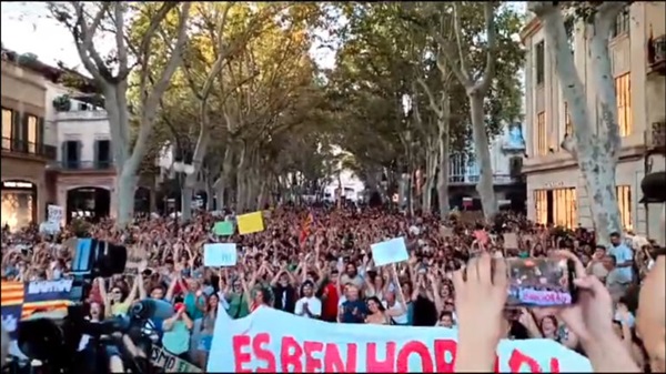 Tourists go home! Proteste masive anti-turism în Spania