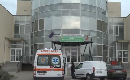 Situaţia se complică din nou. Spitalul de Urgență Arad extinde zona pentru cazurile de coronavirus
