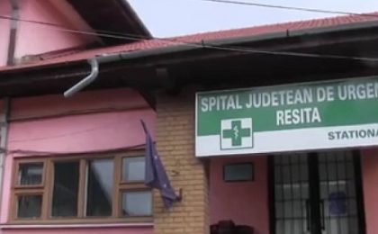 Secție de spital, renovată în totalitate de doi medici, cu bani proprii și din donații, în Reșița