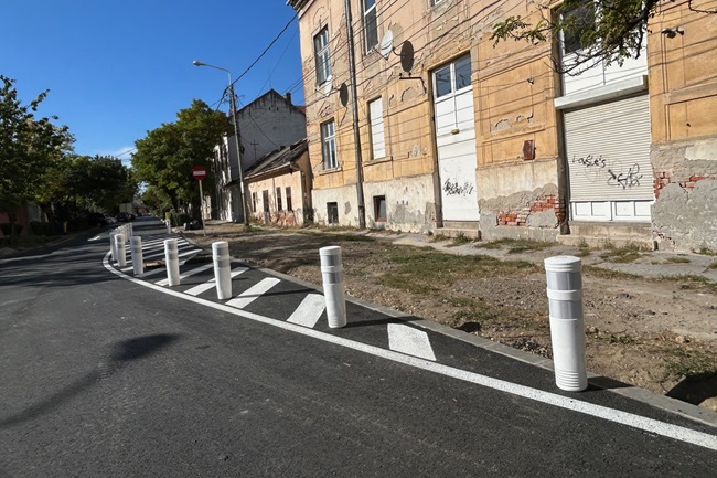 “Stâlpișoara” administrației Fritz încurcă total circulația mașinilor și a bicicletelor în zona Elisabetin