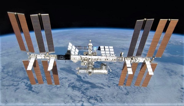 Un program creat de trei elevi va rula pe Stația Spațială Internațională