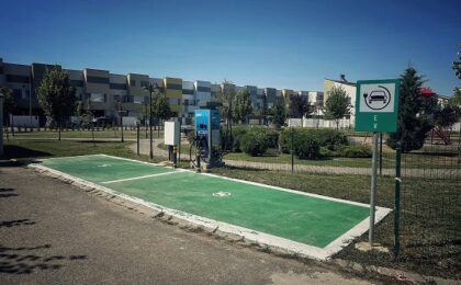 Cinci noi stații de încărcare a autovehiculelor electrice, funcționale în Dumbrăvița! Finanţarea provine de la AFM