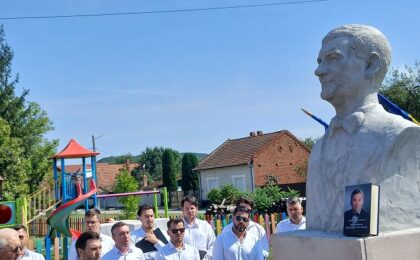 ... Dar, de aici, începe o altă poveste! Dirijorul Diodor Nicoară are statuie la Margina. FOTO