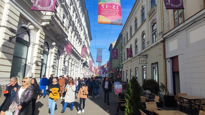 Timișoara, tot mai vizitată de turiști. Puncte forte: catedralele şi ospitalitatea. Mizeria, traficul şi problemele cu transportul în comun pătează imaginea 1 Timișoara, tot mai vizitată de turiști. Puncte forte: catedralele şi ospitalitatea. Mizeria, traficul şi problemele cu transportul în comun pătează imaginea