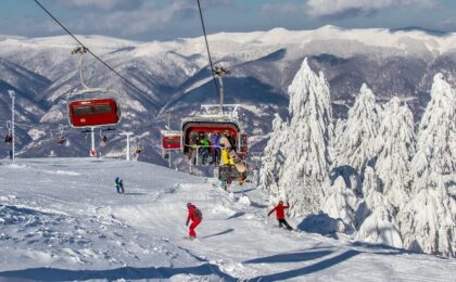 Cea mai lungă pârtie de schi din România a fost inaugurată în judeţul Hunedoara. Are 8,2 kilometri