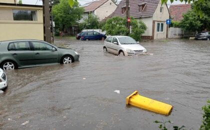Mai multe străzi din Timișoara, inundate după o ploaie torențială (video)