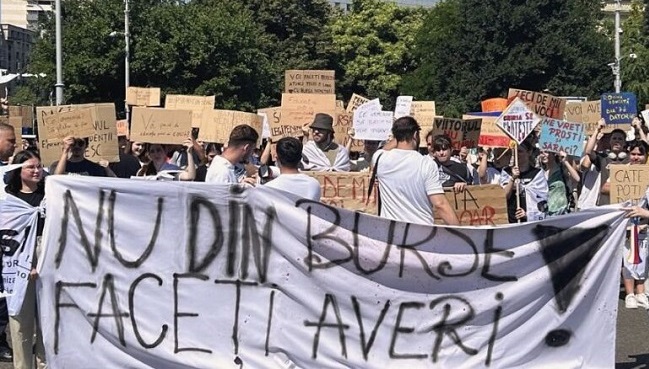 Studenții din Timișoara se alătură protestelor profesorilor. Marş pe traseul Piața Operei – Catedrala Mitropolitană – Bulevardul C.D. Loga – Prefectura Timiș