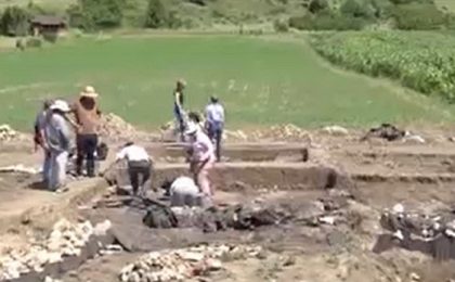 Iubirea pentru istorie îi ademeneşte pe studenţii străini în vestul țării. Comorile arheologice nu sunt, însă, uşor de găsit 1 Iubirea pentru istorie îi ademeneşte pe studenţii străini în vestul țării. Comorile arheologice nu sunt, însă, uşor de găsit