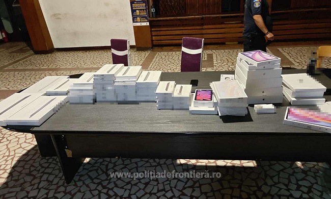 Controale la frontiera de vest: au fost confiscate tablete de 40.000 euro și sute de pachete de țigări