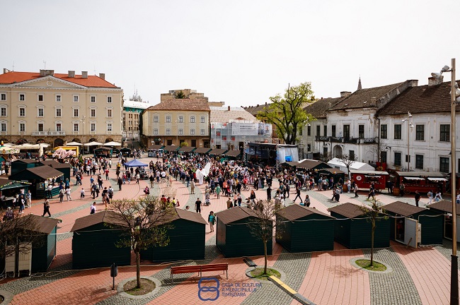 Timişoara se pregăteşte pentru Târgul de Paşte: 16 truck-uri și 32 de căsuțe cu produse alimentare și nealimentare, dar și elemente de divertisment. Programul evenimentelor