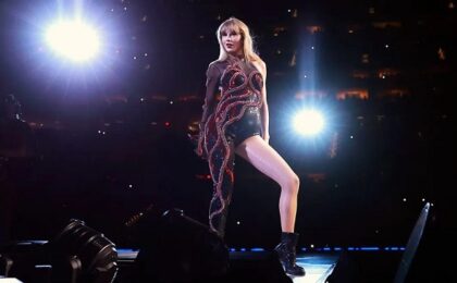 Taylor Swift a câştigat premiul ”Albumul anului” pentru a patra oară la Premiile Grammy, stabilind un record