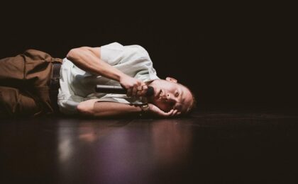 Teatrul German de Stat Timișoara găzduiește o mărturie scenică tulburătoare