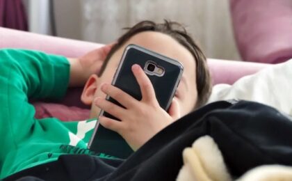 Arafat cere inițierea unei legi care să limiteze accesul copiilor la rețelele de socializare