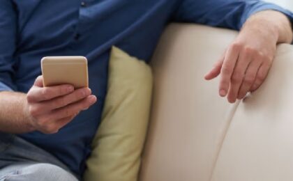 "Ţepe" cu pavaj, în Timiş. Un "meseriaş" a încasat bani în avans de la 11 persoane, apoi nu a mai răspuns la telefon