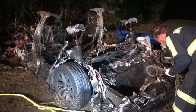 Tesla, în centrul unui proces la Miami după un accident în care o studentă a murit 1 Tesla, în centrul unui proces la Miami după un accident în care o studentă a murit