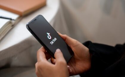 Mașini vandalizate în urma unei provocări pe TikTok. MAI avertizează asupra consecințelor