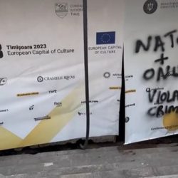Bannere abandonate și focar de infecție în pasajul de la Opera timişoreană. Capitala Culturală a încremenit în faza de deschidere (video)