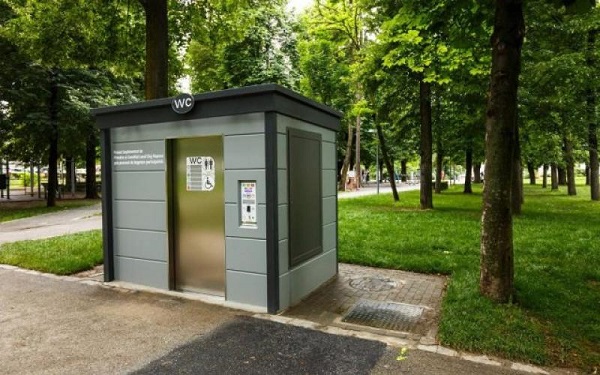 Primăria Timișoara vrea două toalete “inteligente” de 100 de mii de euro