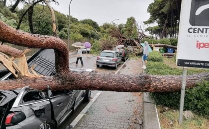 Video! Ploi fără precedent în ultimii 100 de ani. Furtuna face ravagii în Toscana. Cinci oameni au decedat