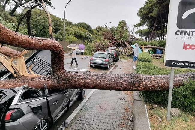 Video! Ploi fără precedent în ultimii 100 de ani. Furtuna face ravagii în Toscana. Cinci oameni au decedat