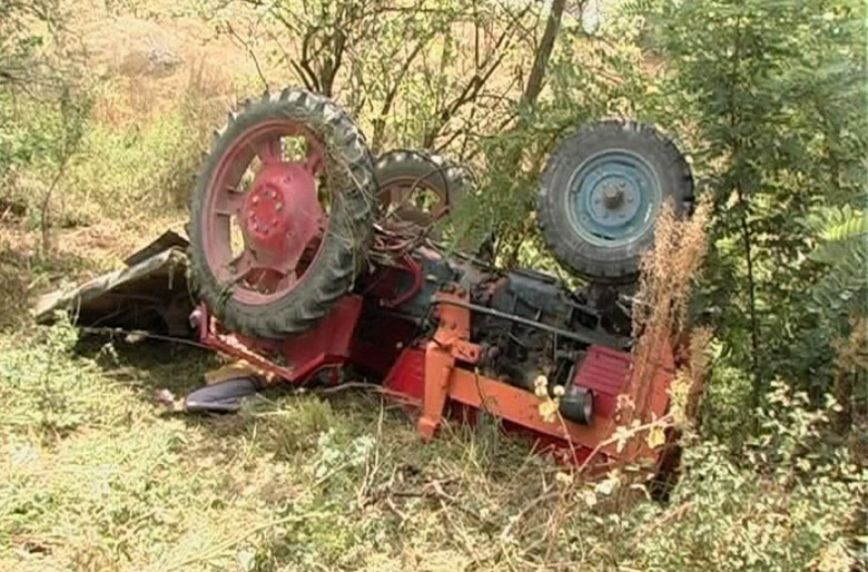 tractor rasturnat1