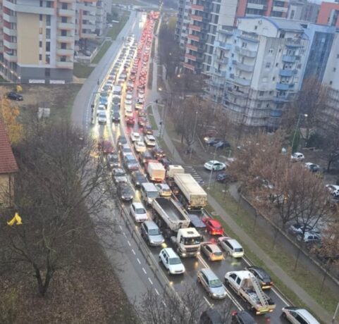Impozitul pe mașini se va plăti ținând cont de norma de poluare. MAI a finalizat centralizarea