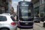 Un conducător auto s-a trezit fără mașină, cu amendă și puncte penalizare la permis după ce a blocat un tramvai în zona Traian