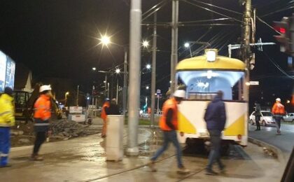 Eșec lamentabil al megaproiectului de pe Cetății: tramvaiul nu are loc printre stâlpii de linie