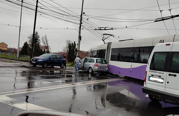 Tramvai deraiat în zona Gării de Nord, după producerea unui accident rutier