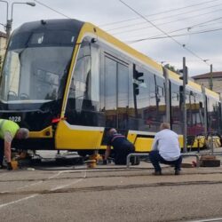 Tramvai Bozankaya deraiat la Timişoara. GALERIE FOTO 2 Tramvai Bozankaya deraiat la Timişoara. GALERIE FOTO