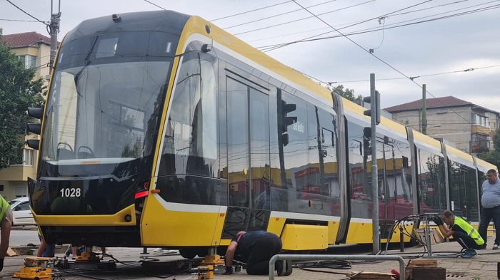 Tramvai Bozankaya deraiat la Timişoara. GALERIE FOTO 1 Tramvai Bozankaya deraiat la Timişoara. GALERIE FOTO
