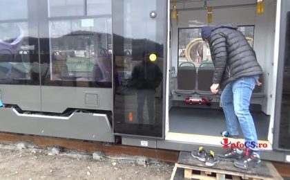 Noul tramvai livrat de turci a ajuns la Reşiţa. Încă 12 sunt pe drum