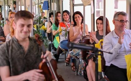 Călătoria cu „Tramvaiul Poeziei“ continuă