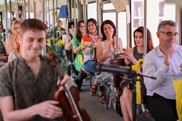 Călătoria cu „Tramvaiul Poeziei“ continuă 1 Călătoria cu „Tramvaiul Poeziei“ continuă