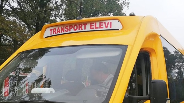 Consiliul Județean Timiș ascunde sub preș problema transportului elevilor