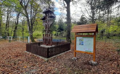 Lucrările de amenajare a traseului turistic Piatra Rolului au fost finalizate