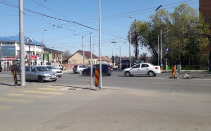 În Timișoara, doar pentru mașini e semaforizare, căci pietonii pot să... zboare