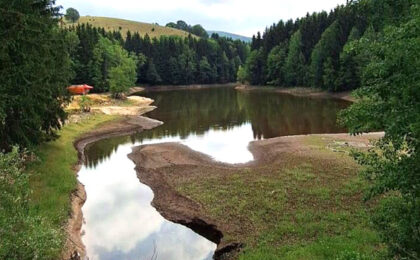 Îngrijorare și revoltă: Lacul Trei Ape seacă!