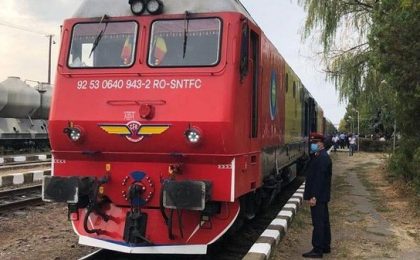 Trenul Intercity Suceava – București a întârziat două ore în prima sa zi de circulație după 8 ani. S-a stricat locomotiva