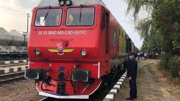 Rezervarea locului la călătoria cu trenul nu mai este obligatorie pentru distanţele sub 40 de kilometri, începând de sâmbătă