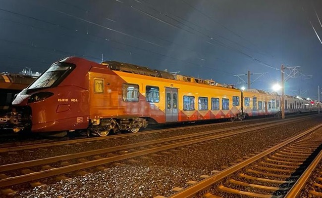 Primul tren electric a intrat în România pe la Curtici. Pe ce rute vor circula și cât costă un bilet