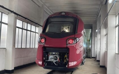 Primul tren electric achiziționat de România în ultimii 20 de ani nu prezintă defecte majore