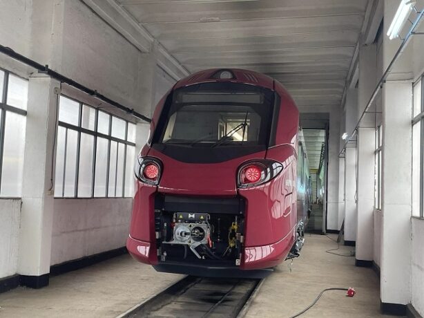 Primul tren electric achiziționat de România în ultimii 20 de ani nu prezintă defecte majore 1 Primul tren electric achiziționat de România în ultimii 20 de ani nu prezintă defecte majore